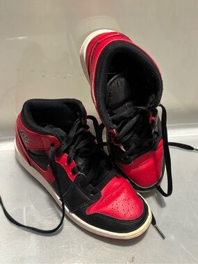 Nike Kids Black and Red Sneakers. Size 4y